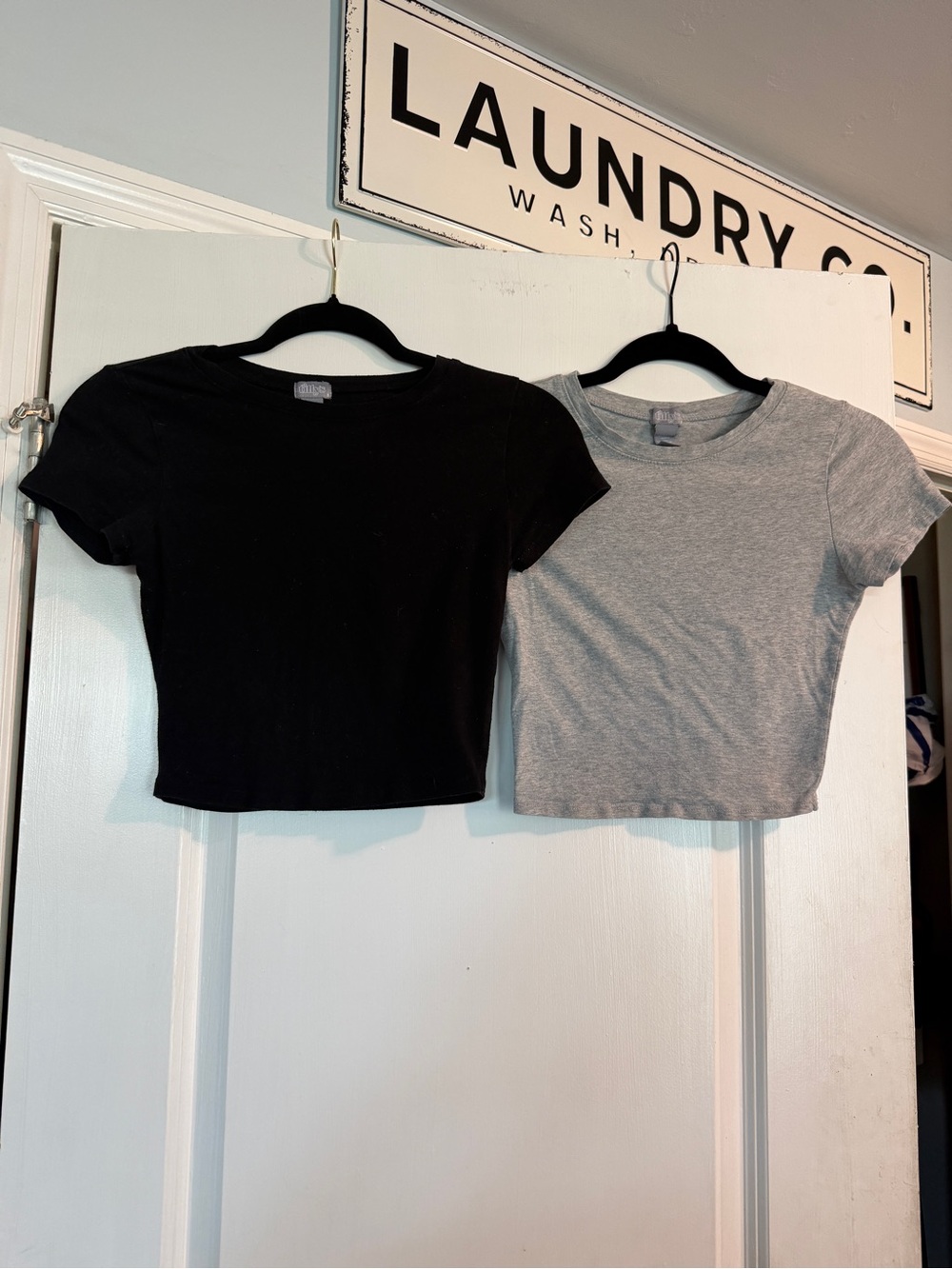Tilly's Junior’s Short Sleeve Crop Tees - Black & Gray